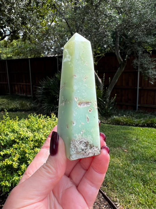 Druzy Chrysophase Tower, palm stone, beautiful carving, new, altar, gifts, high vibration crystals, 4.1”